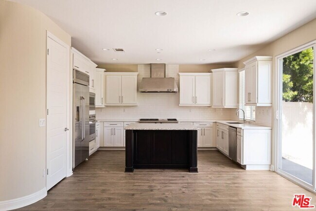 Building Photo - 5929 Spelthorne Ln
