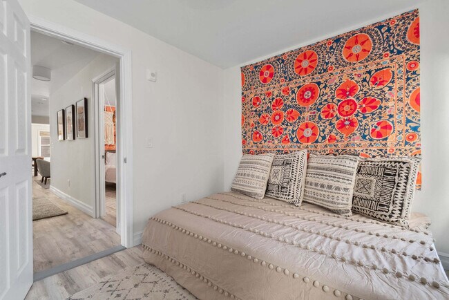 Building Photo - 136 Main St