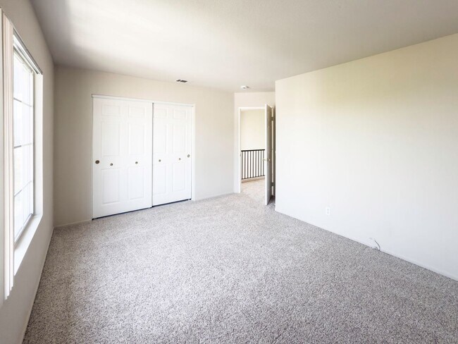Building Photo - RARE 6 BEDROOM HOME FOR RENT IN OPTIMUM LO...