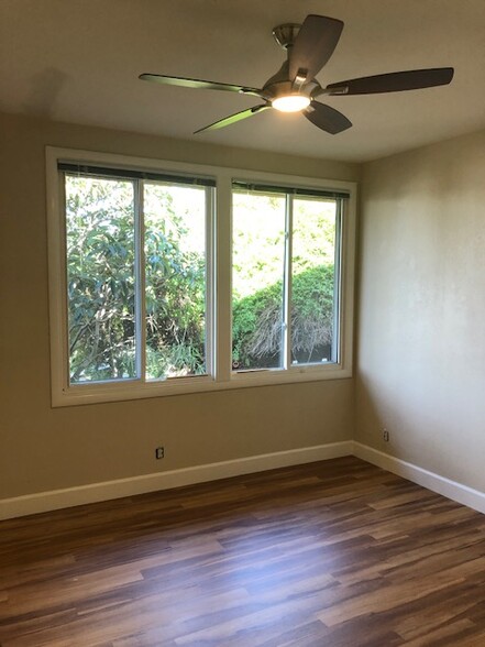 Back bedroom with large closet - 5924 Ocean View Dr