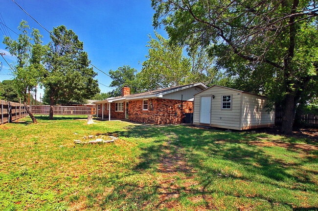 Building Photo - Completely Updated 3/2/2 House Convenient to Texas Tech