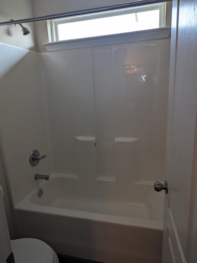 Building Photo - 155 Oakmont Dr