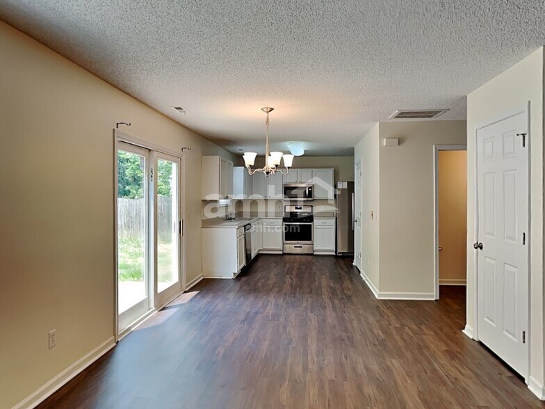 Building Photo - 4104 Hunters Trail Dr