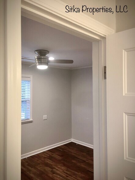 Building Photo - 7542 E 28th St