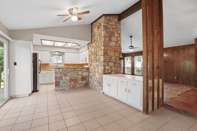 Building Photo - 7219 Scenic Brook Dr