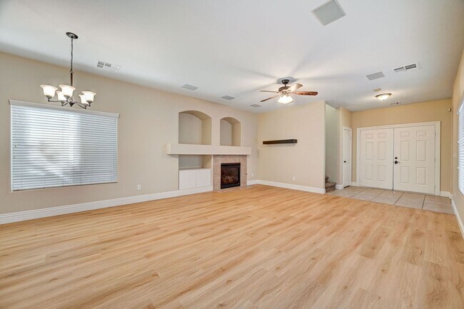 Building Photo - Stunning Northwest three bedroom w/ a loft!