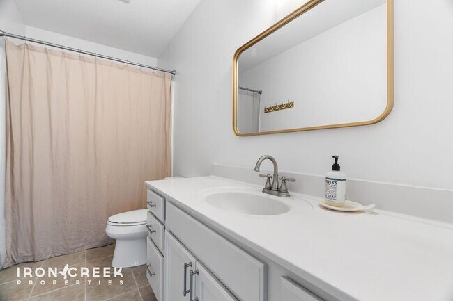 Building Photo - 8 Rose Briar Cir