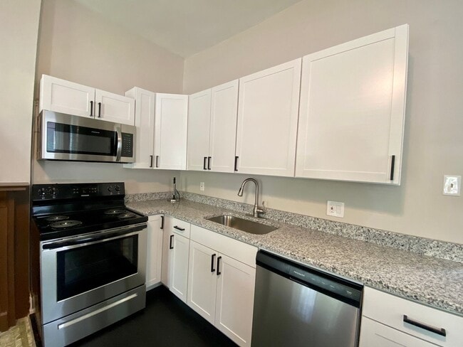 Building Photo - 146 Parker St