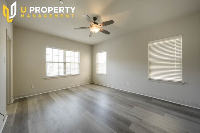 Building Photo - 2745 Troutt Dr