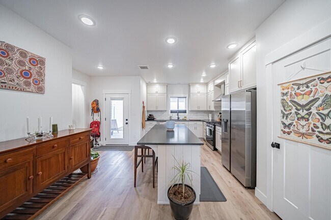 Building Photo - 1394 Fremont Ave