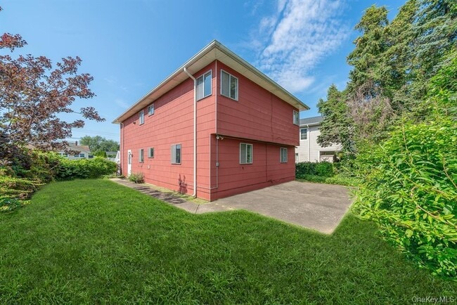 Building Photo - 227 N Walnut St