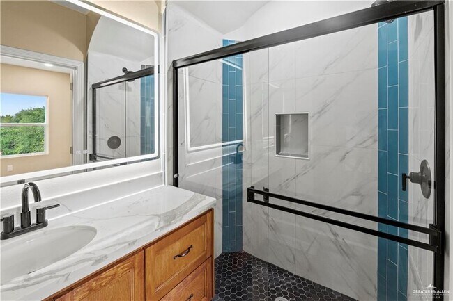 Building Photo - 1405 Karen Dr