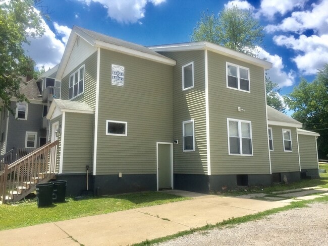 Building Photo - 5 Bedroom House - Available for Fall 2026 - Across from EMU!