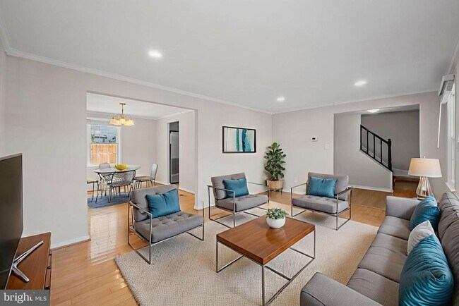 Building Photo - 3301 Fallowfield Dr