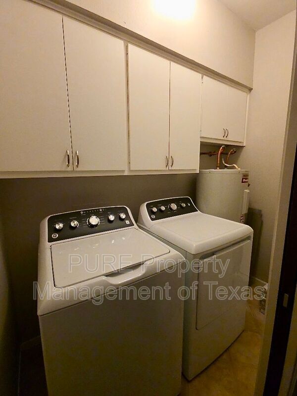 Building Photo - 3200 Duval St