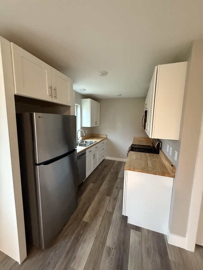 Building Photo - 9650 Herkimer Dr