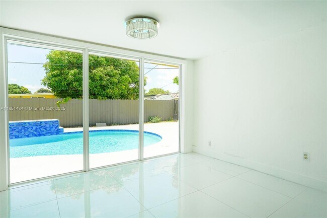 Building Photo - 840 NW 170th Terrace