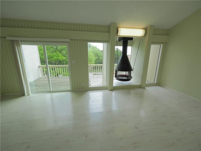 Building Photo - 533 Demarett Dr