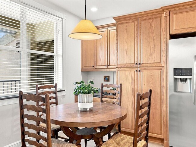 Building Photo - 5122 Manorwood Dr