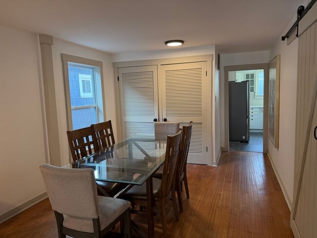 Building Photo - Fully Furnished Sloan's Lake 2 bedroom home