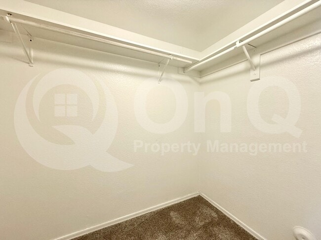 Building Photo - 860 N McQueen Rd