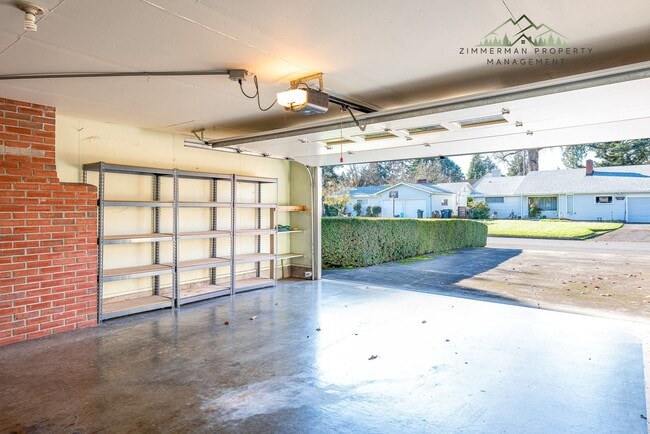 Building Photo - Amazing Cal Young Neighborhood! Beautiful ...