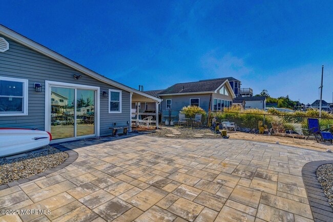 Building Photo - 28 S Los Angeles Dr