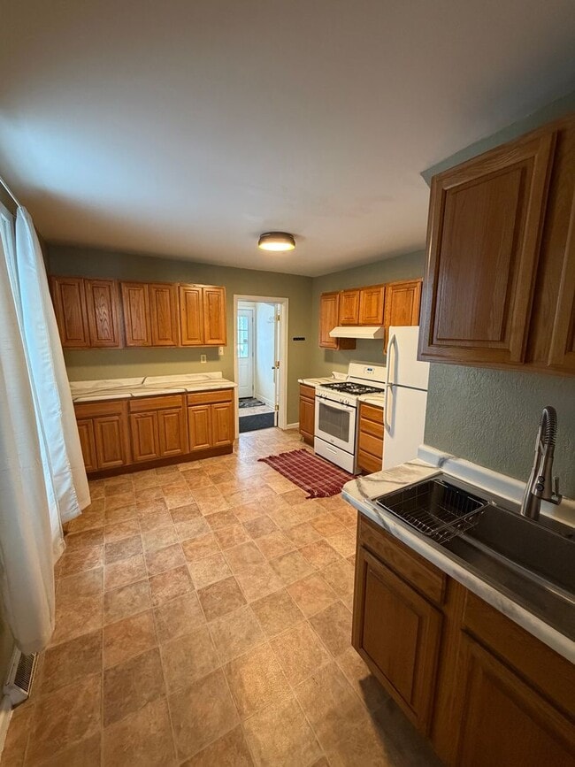 Building Photo - AVAILABLE NOW - 3 bed/1.5 bath Home In Superior with Bonus Room!