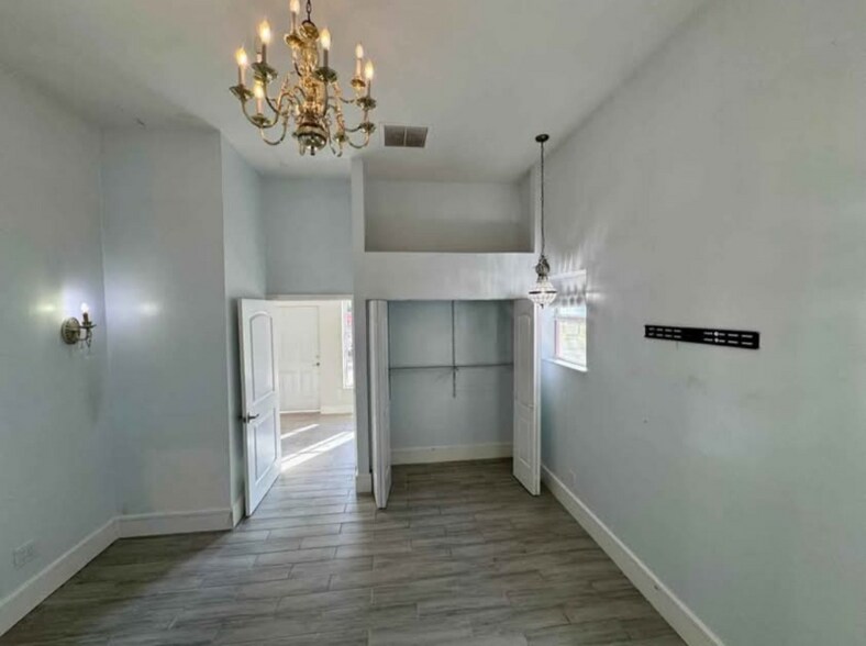 Building Photo - 16975 83rd Pl N