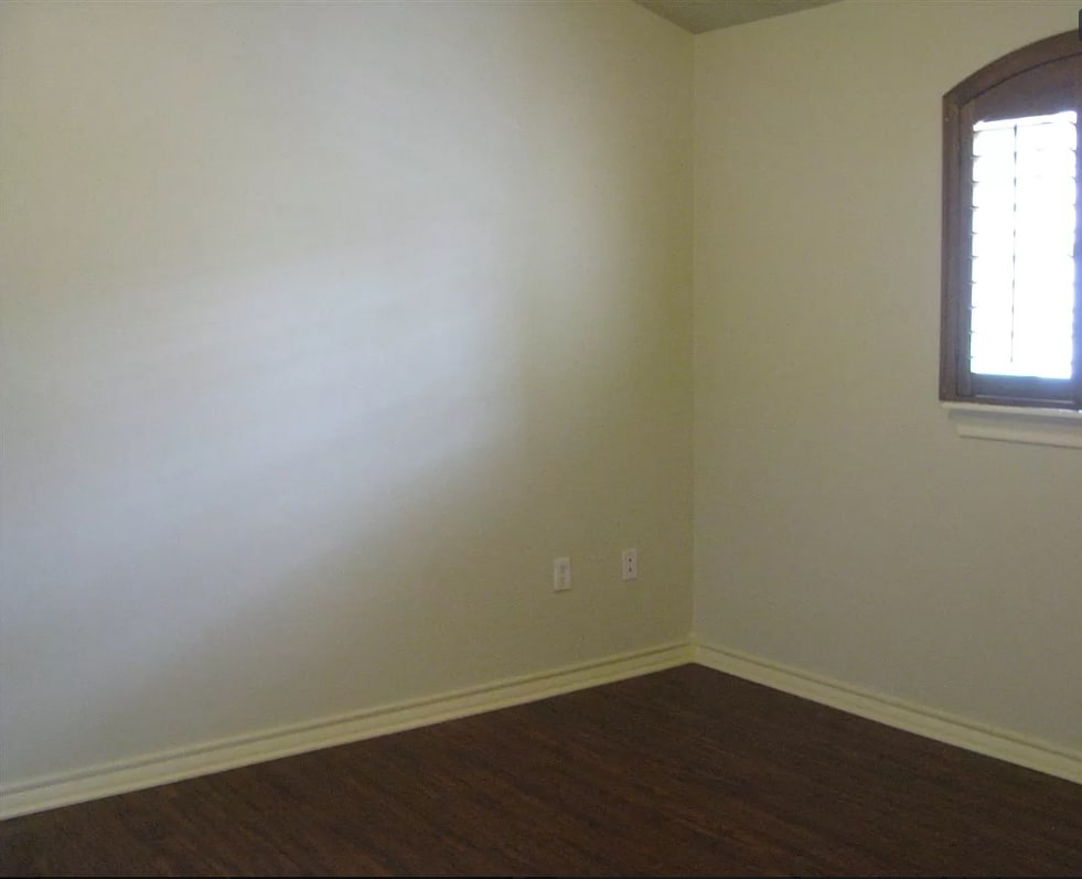 Building Photo - 7521 Country Club Dr