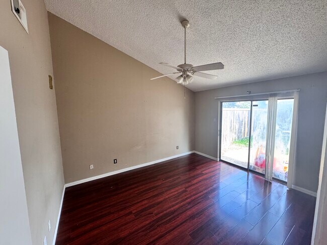 Building Photo - 545 Prairie Dell St