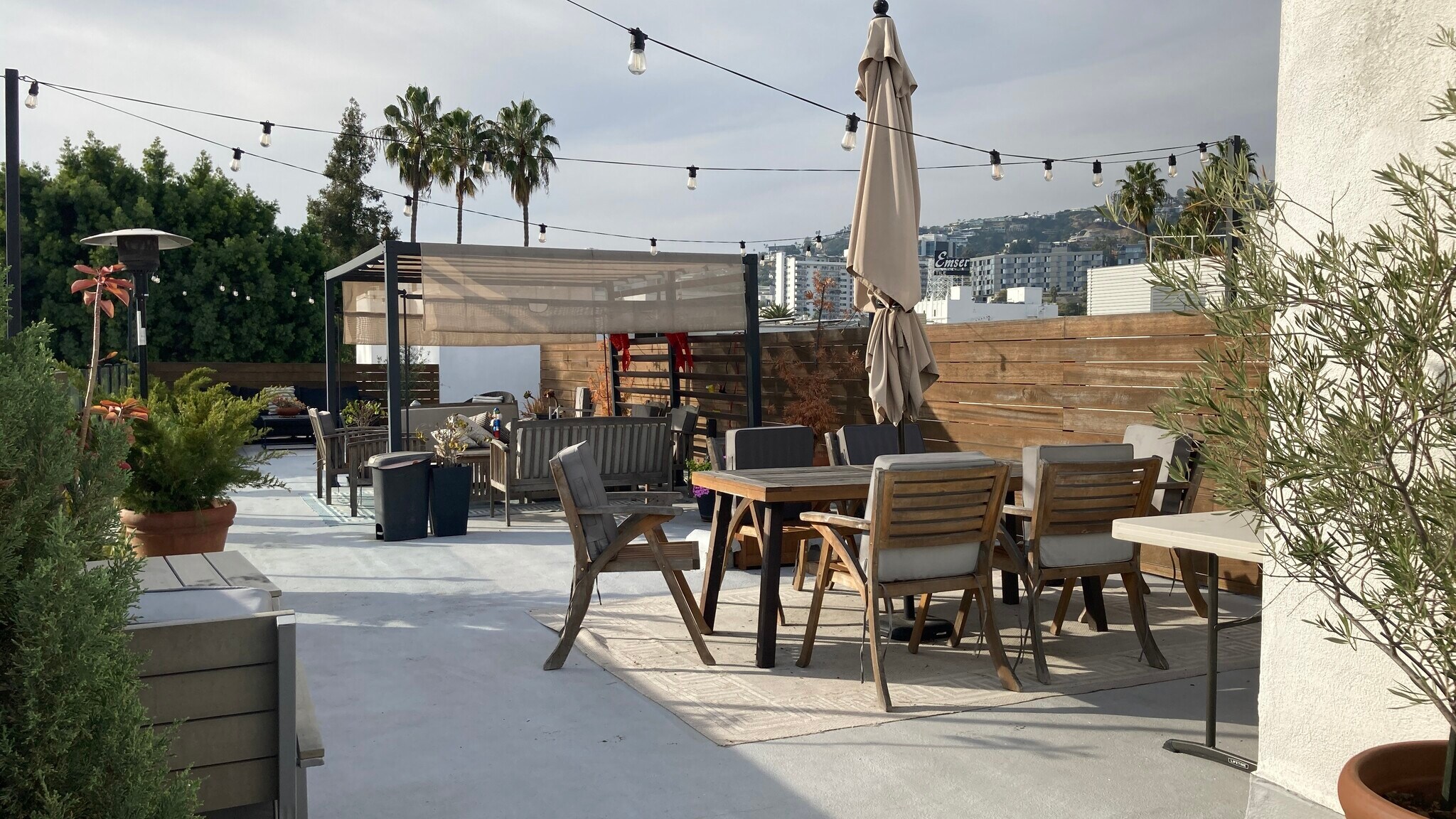 Community Rooftop Deck - 1010 N Kings Rd