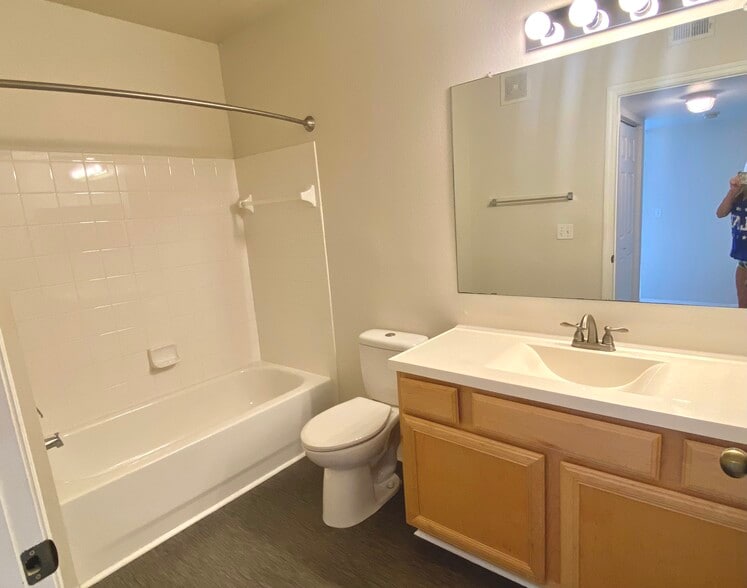 Guest bath has ceramic tub, low flush toilet, engineered vanity and soft tile flooring - 1025 Villagio Cir