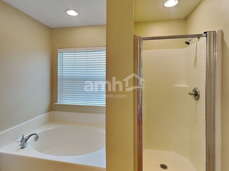 Building Photo - 325 Van Gogh Cir