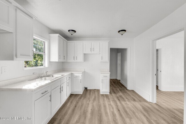 Building Photo - 2816 Mars St