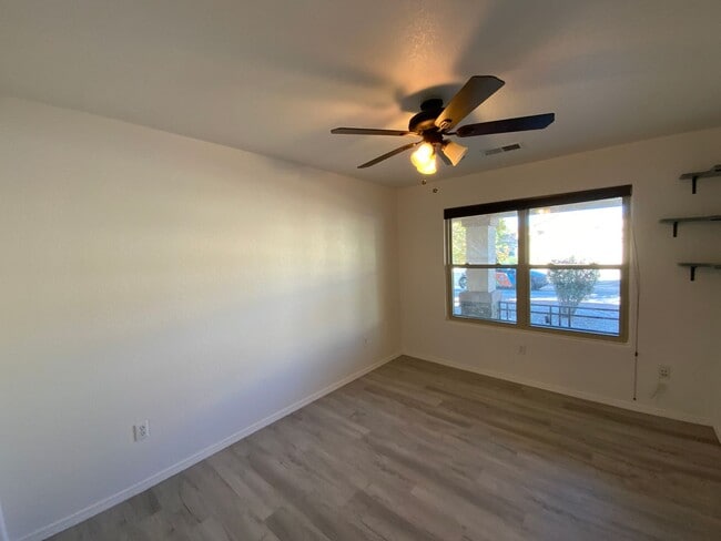 Building Photo - 4 Bedroom Single Story Home Available in C...