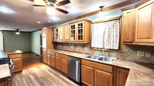 Building Photo - 3 Bed 1.5 Bath in the Coronado Heights 2nd Addn NW OKC