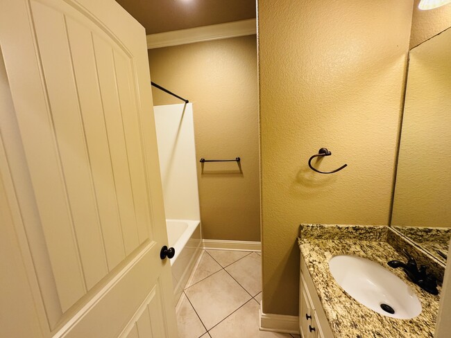 Building Photo - 4155 Pinehurst Dr