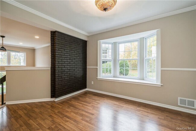 Building Photo - 27 The Knolls