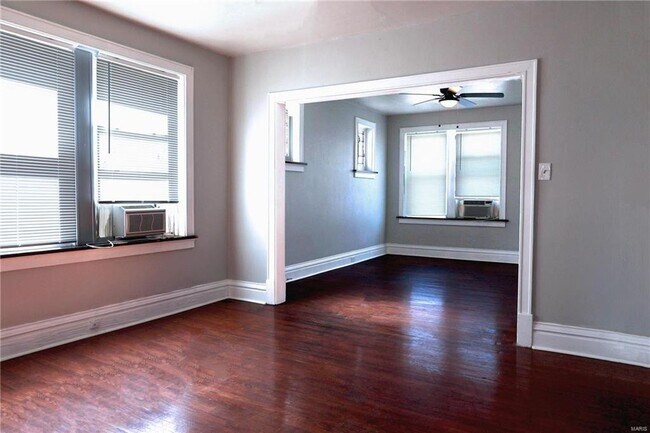Building Photo - 4915/4917 Lindenwood Ave