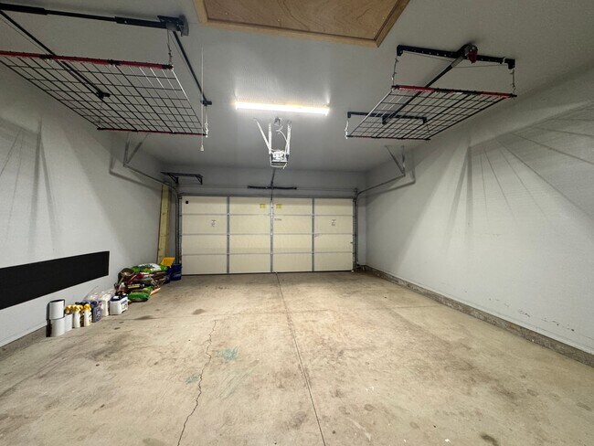 Building Photo - Spacious 3 Bed 2.5 Bath Home Near Oklahoma...
