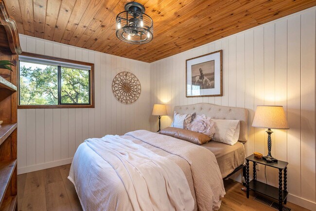 Building Photo - 43620 Washburn Dr