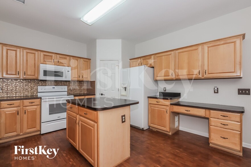 Building Photo - 6147 Creekview Ct