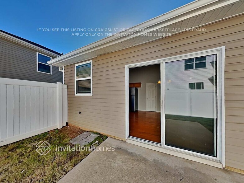 Building Photo - 3917 Cutler Donahoe Way