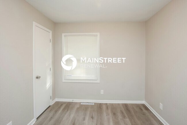 Building Photo - 3 Bedroom Pet-Friendly Home in Kansas City, MO with Main Street Renewal