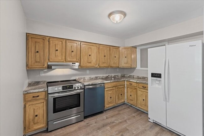 Building Photo - 506 Bromley Estate