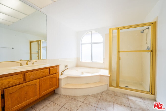 Building Photo - 12023 Stone Gate Way
