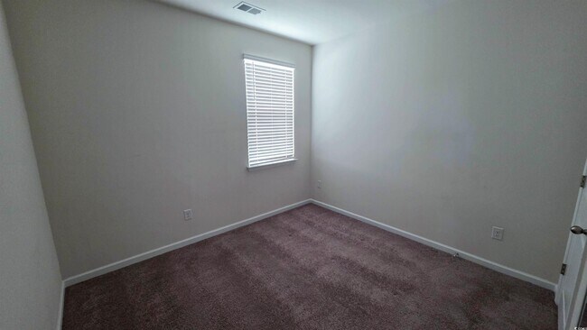 Building Photo - 3565 Bells Lk Cir