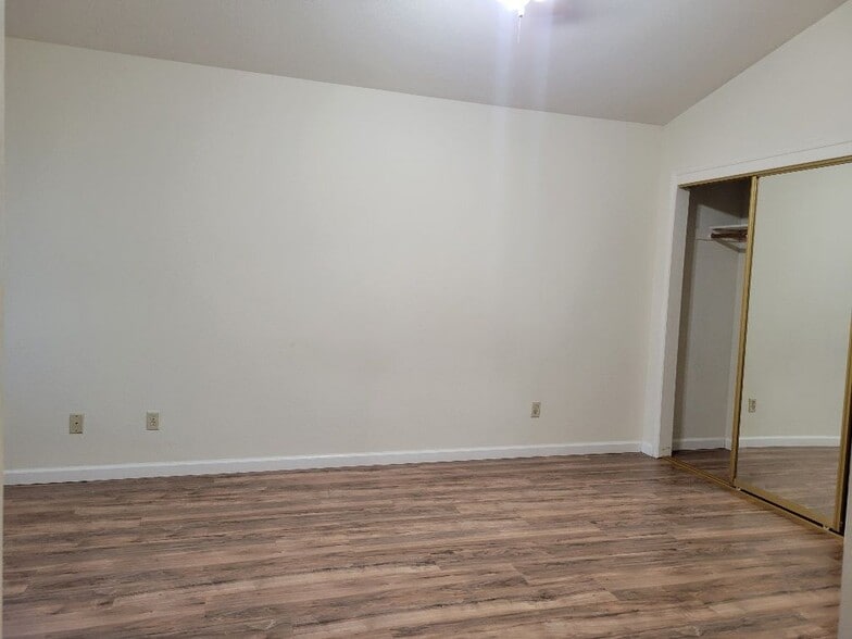 Building Photo - 1812 College Greens Dr