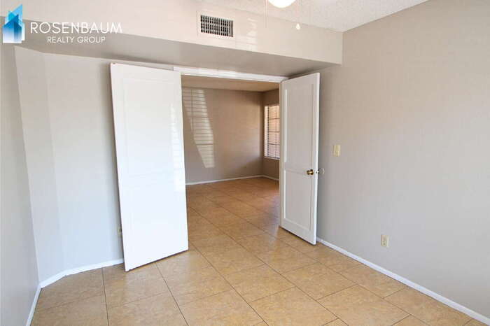 Building Photo - 925 N College Ave